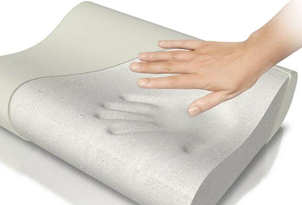 Orthopedic pillow with memory effect