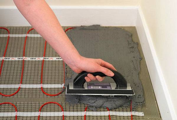 Tile adhesive for infrared floor heating