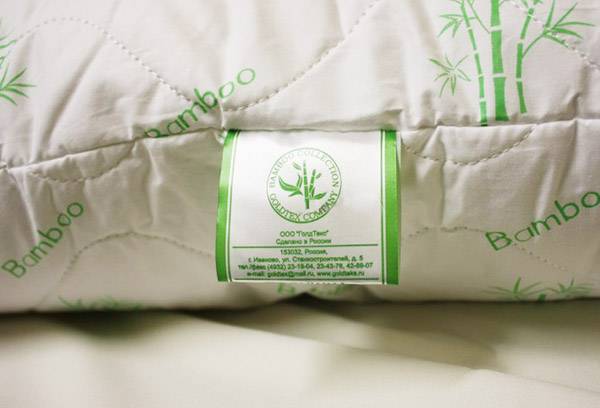 Etiqueta em um travesseiro de bambu