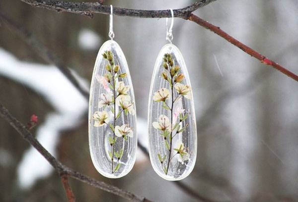 Epoxy earrings with flowers