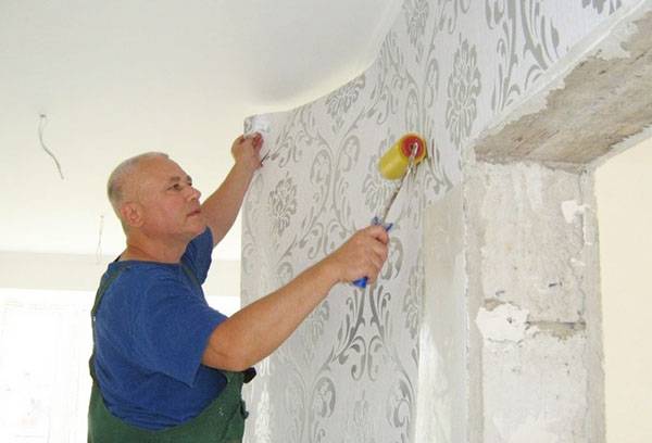 Wallpapering the walls with a pattern