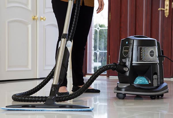 Vacuum cleaner with aquafilter