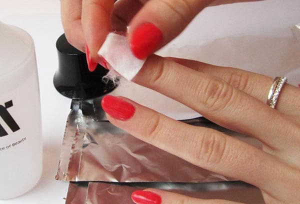 Eliminar el esmalte en gel de las uñas