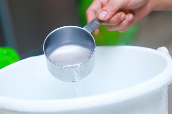 Pievienojiet etiķi mazgājamajam ūdenim