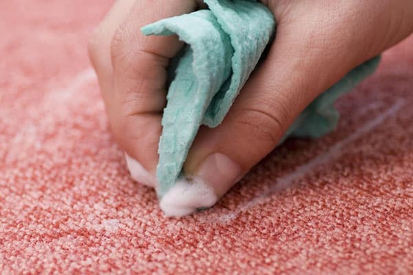 Eliminar manchas de la alfombra