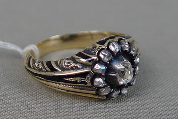 Стар диамантен пръстен