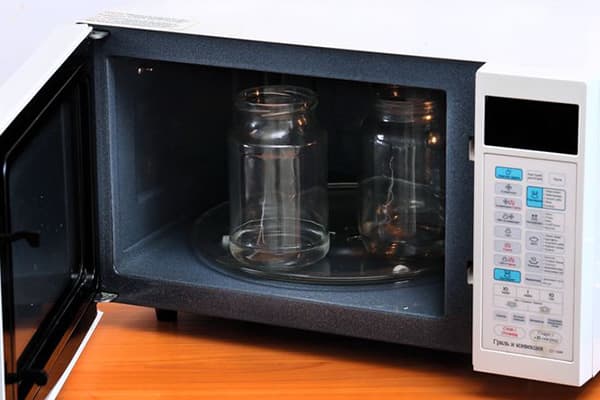 Stérilisation à sec des boîtes de conserve au micro-ondes