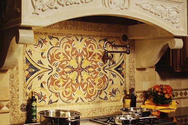 Mosaikpanel over komfyren
