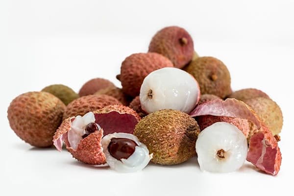 A handful of lychee fruits