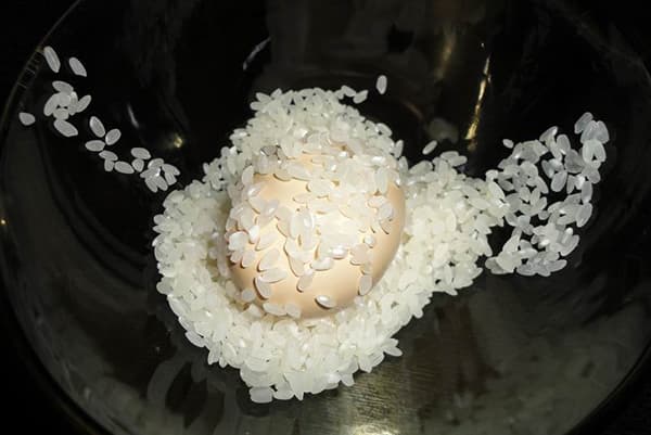 Boning Eggs in Rice