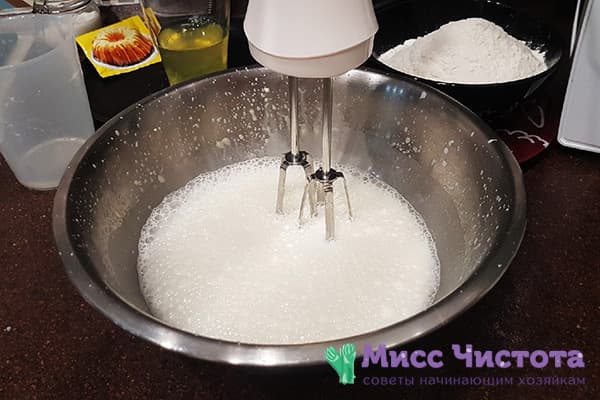 Beating yolks with sugar and milk
