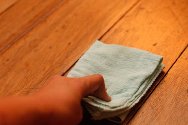 Removing stains from the plank floor