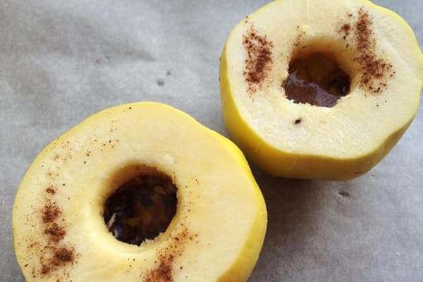 Quince sprinkled with cinnamon