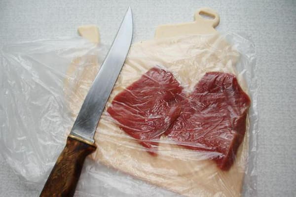 Sekací nôž a mäso