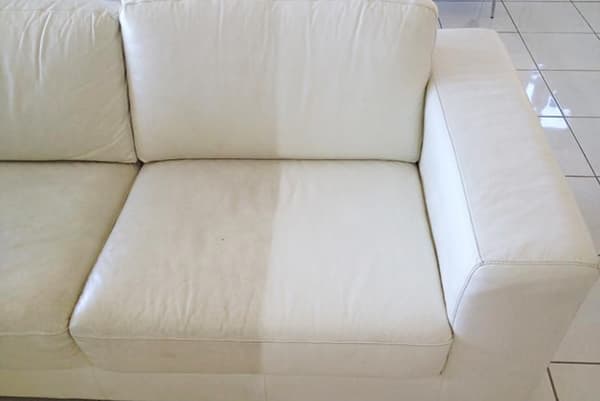 Limpar um sofá de couro ecológico claro
