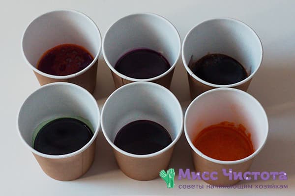 Diluted food colors in cups