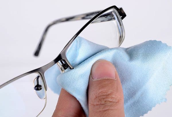 Cleaning glasses with vodka