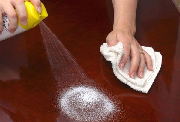 Làm thế nào để làm sạch đồ nội thất cổ một cách tinh tế và hiệu quả