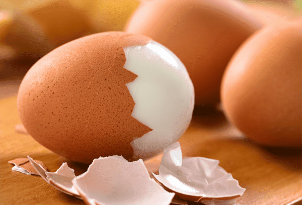 Éplucher les œufs