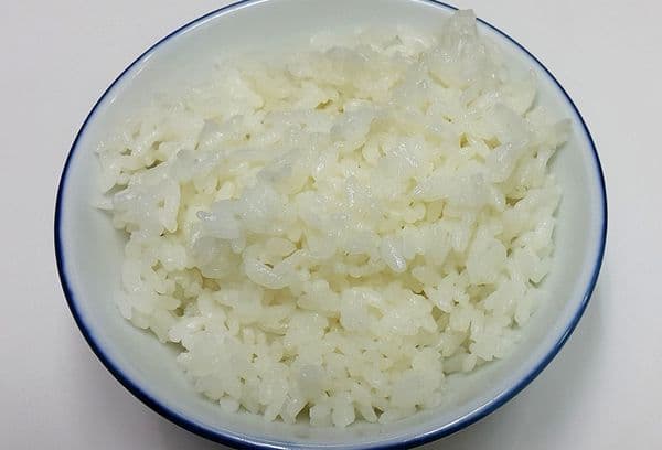 arroz friável cozido