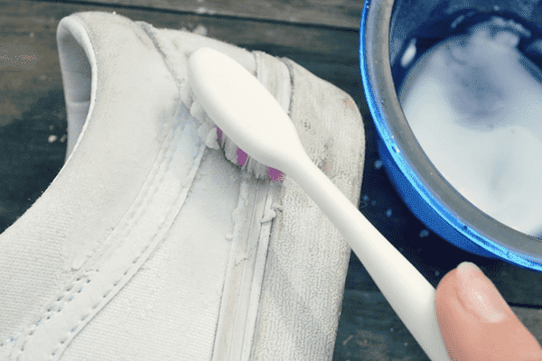 Cleaning fabric sneakers