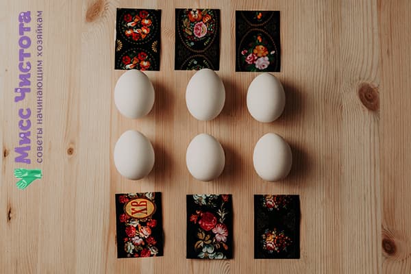 Chicken eggs and thermal stickers