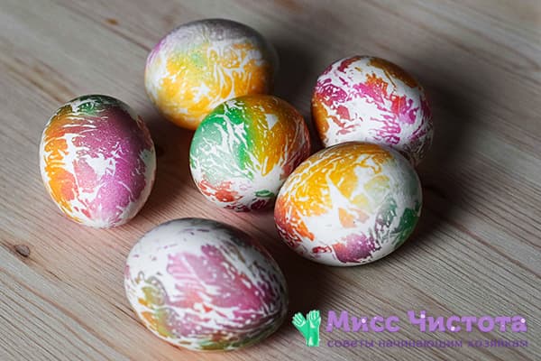 Eggs dyed with food colors with napkins