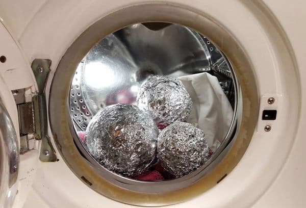 Folienbälle in einer Waschmaschine