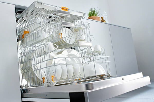 Porcelain dishes in the dishwasher