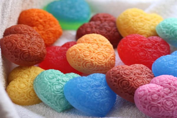 Ręcznie robione mydło w wielu kolorach