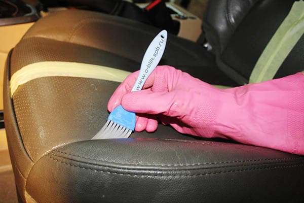 Cleaning the leather seat of a car