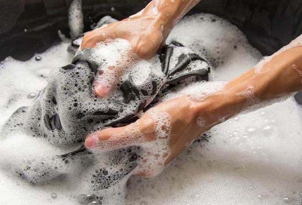 Lavaggio a mano in velluto