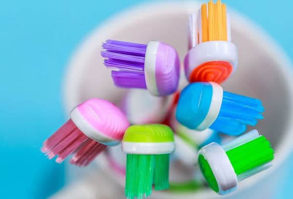 Fargede tannbørster
