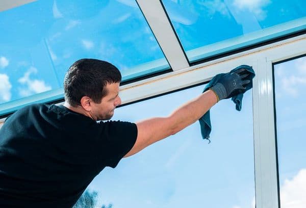 Cleaning windows with a rag