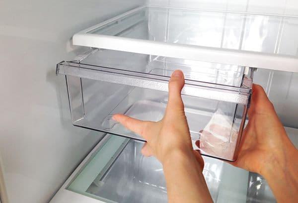 hugasan ang mga bahagi ng refrigerator