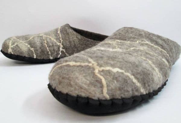 Natural felt slippers