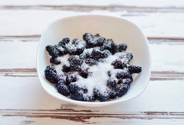Mulberry, sprinkled with sugar.