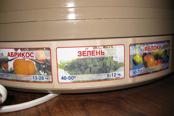 Electric dryer for fruits and herbs