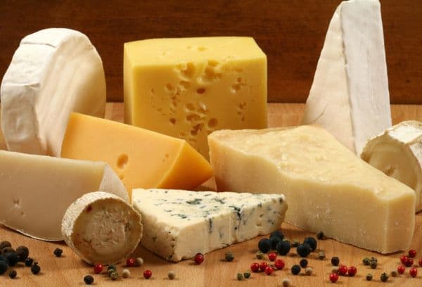 Különböző sajtok