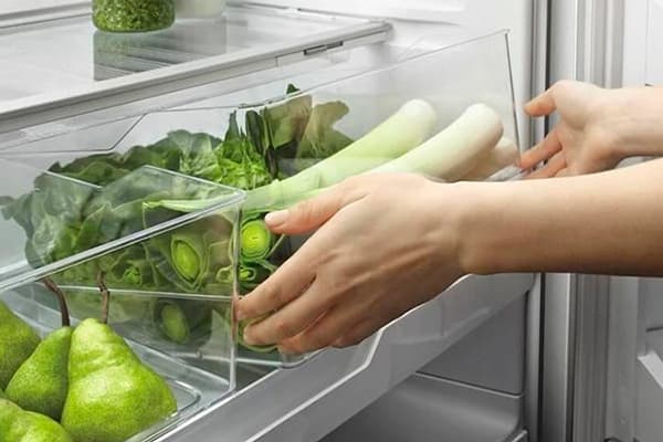 Almacenamiento de verduras y hortalizas en el refrigerador.