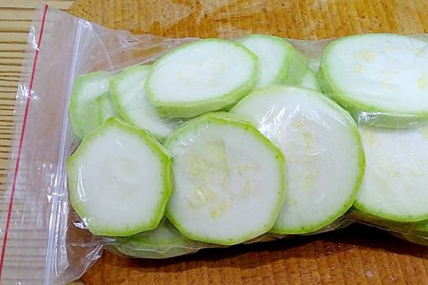 Freezing zucchini with rings