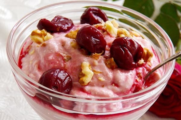 Ang frozen na cherry dessert