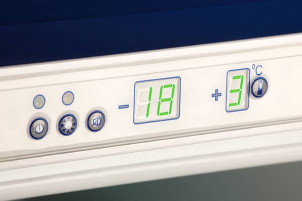 Temperature in the freezer and refrigerator