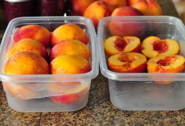 Peaches in containers