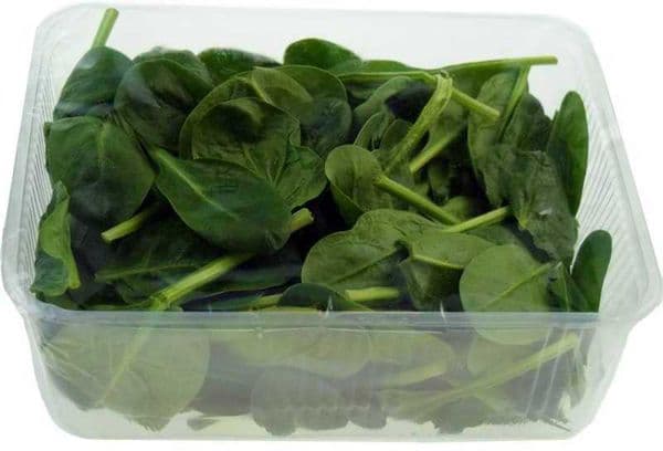 Spinach sa isang plastic container