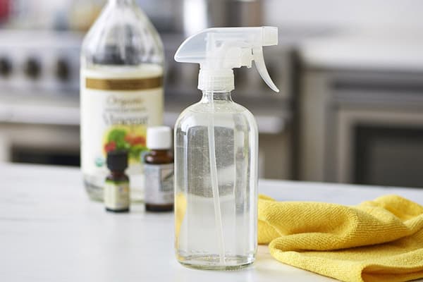 Vinegar-based glass cleaner