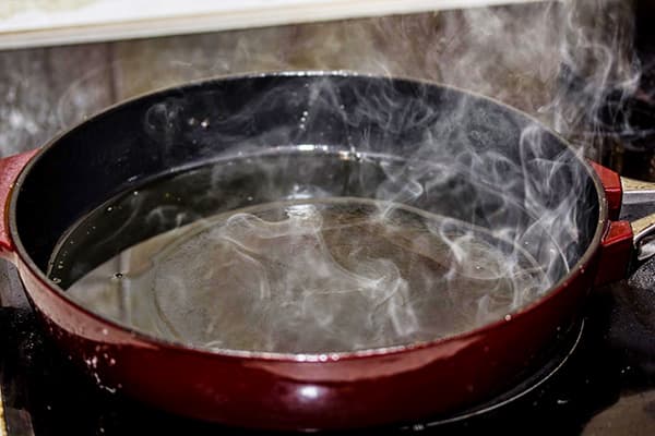 Oil in a pan smokes