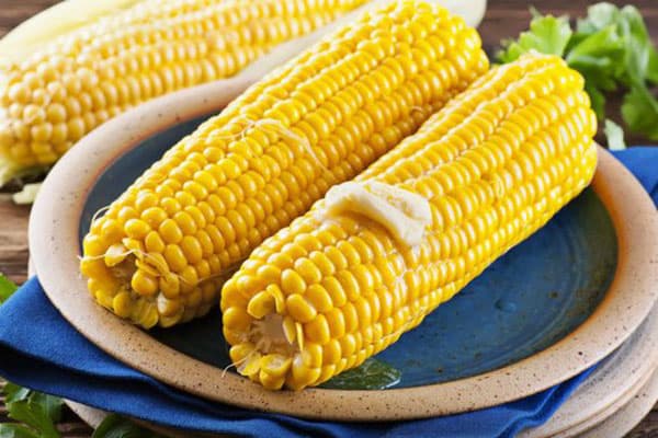 Boiled corn with butter