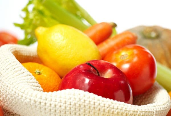 Pose med grønnsaker og frukt
