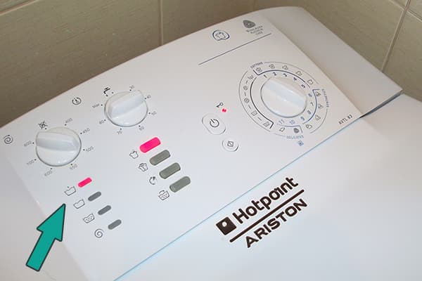 Индикатор за предварително измиване на панела на пералната машина